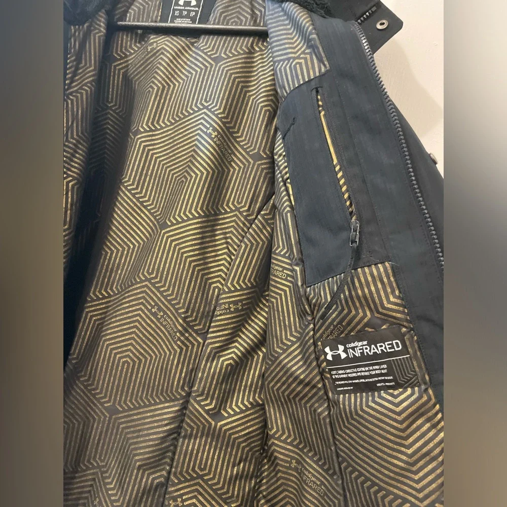 Under Armour Black Jacket with infarred Lining - Picture 4 of 6